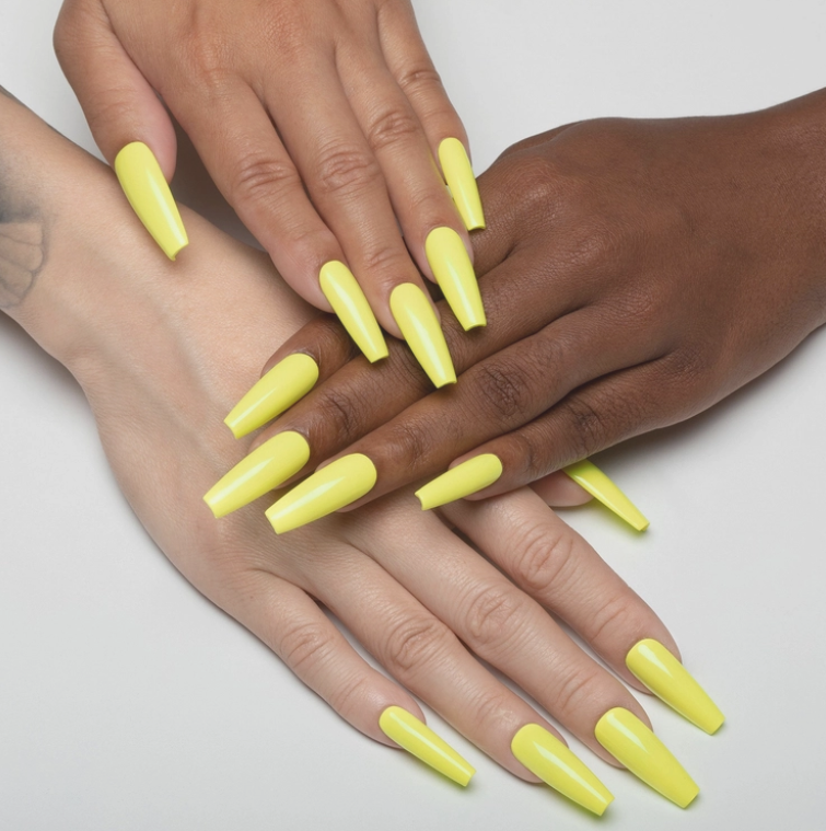 Apres Gel Couleur (HEMA-free, TPO-free) - 207 Lemon Sour hand