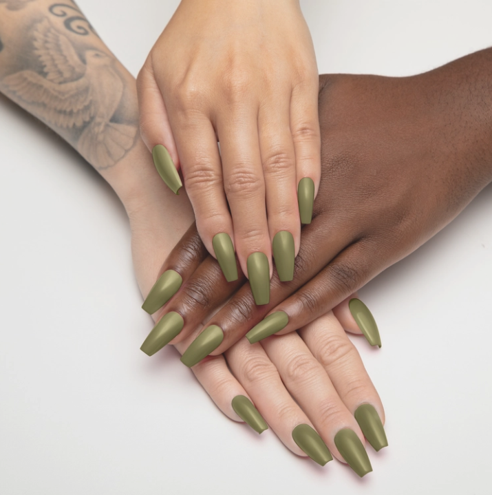 Apres Gel Couleur (HEMA-free, TPO-free) - 355 Toadally Awesome hand