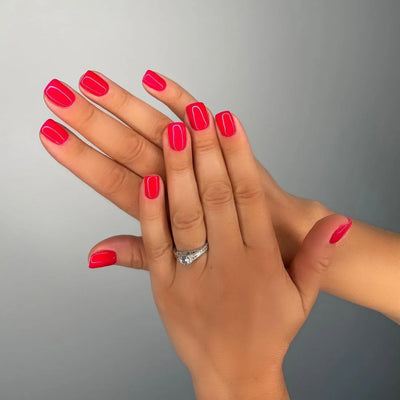 DND DC Gel Polish - 008 NY Islanders hand