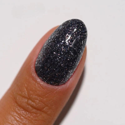 DND Diva Gel Polish - 027 Bulletproof finger