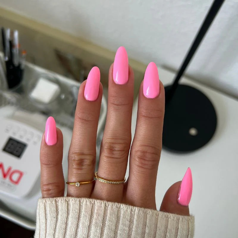 DND Diva Gel Polish - 140 Little Piggy hand