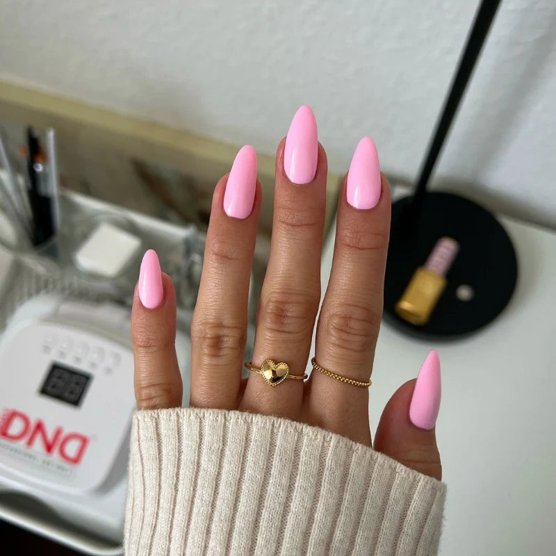 DND Diva Gel Polish - 183 Pink Ribbons hand