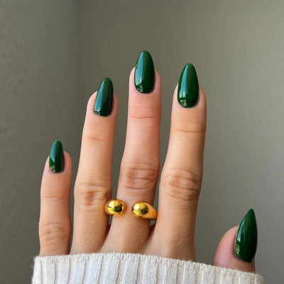 DND Diva Gel Polish - 289 Crocodile Tales hand