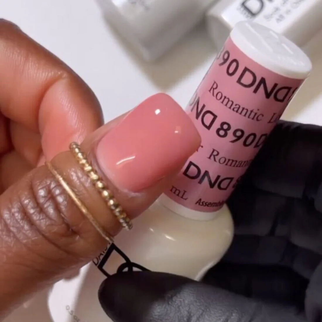 DND Gel Polish - 890 Romantic Lover Finger