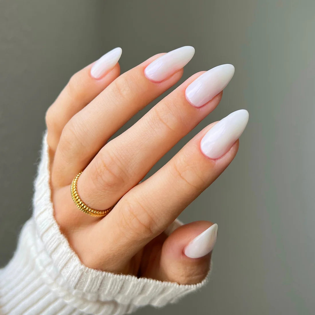 DND Gel Polish - 2222 Cute Bunny Hand