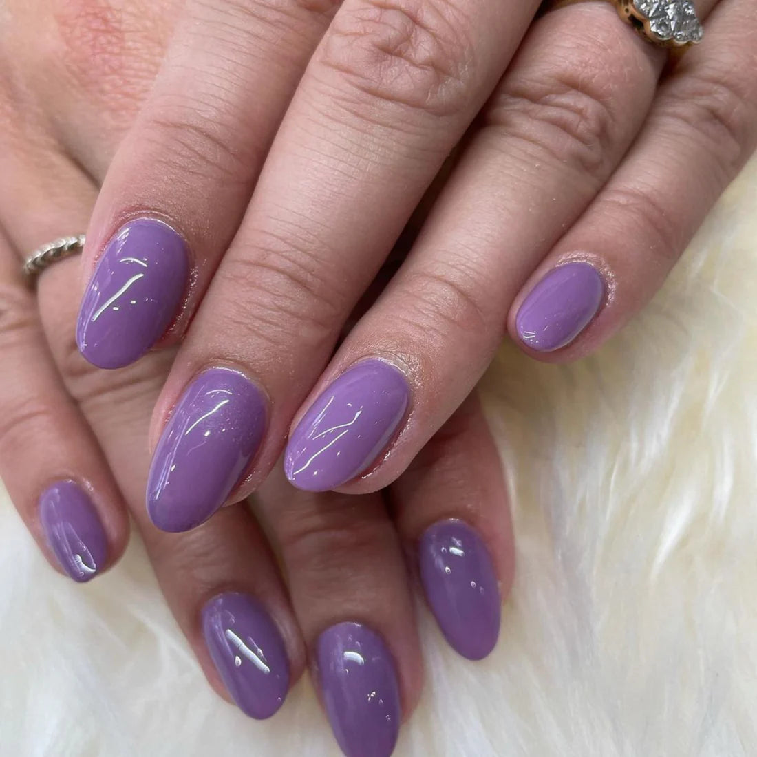 DND Gel Polish - 450 Sweet Purple hand