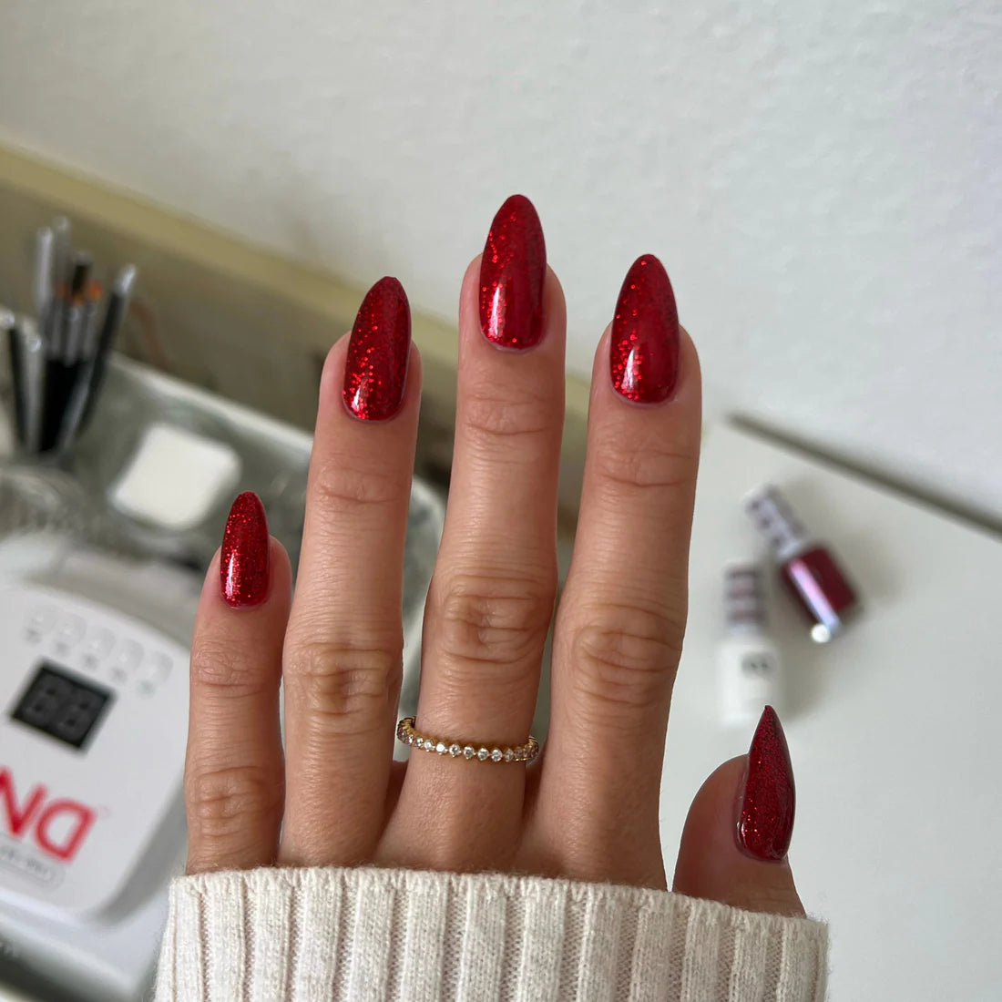 DND Gel Polish - 463 Hot Jazz hand