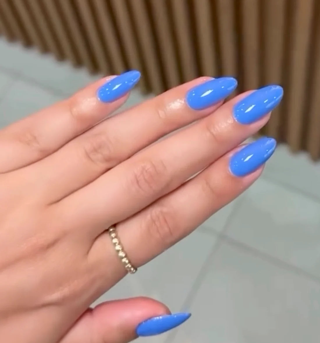 DND Gel Polish - 740 Dazzle hand