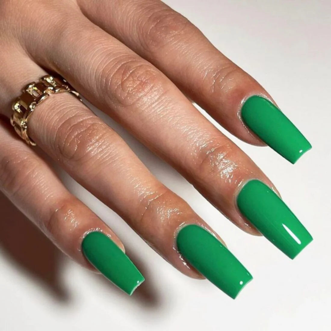 DND Gel Polish - 790 Green Divine hand