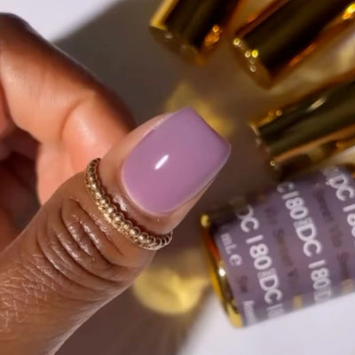 finger wearing DND DC Gel - 180 Sweet Vio