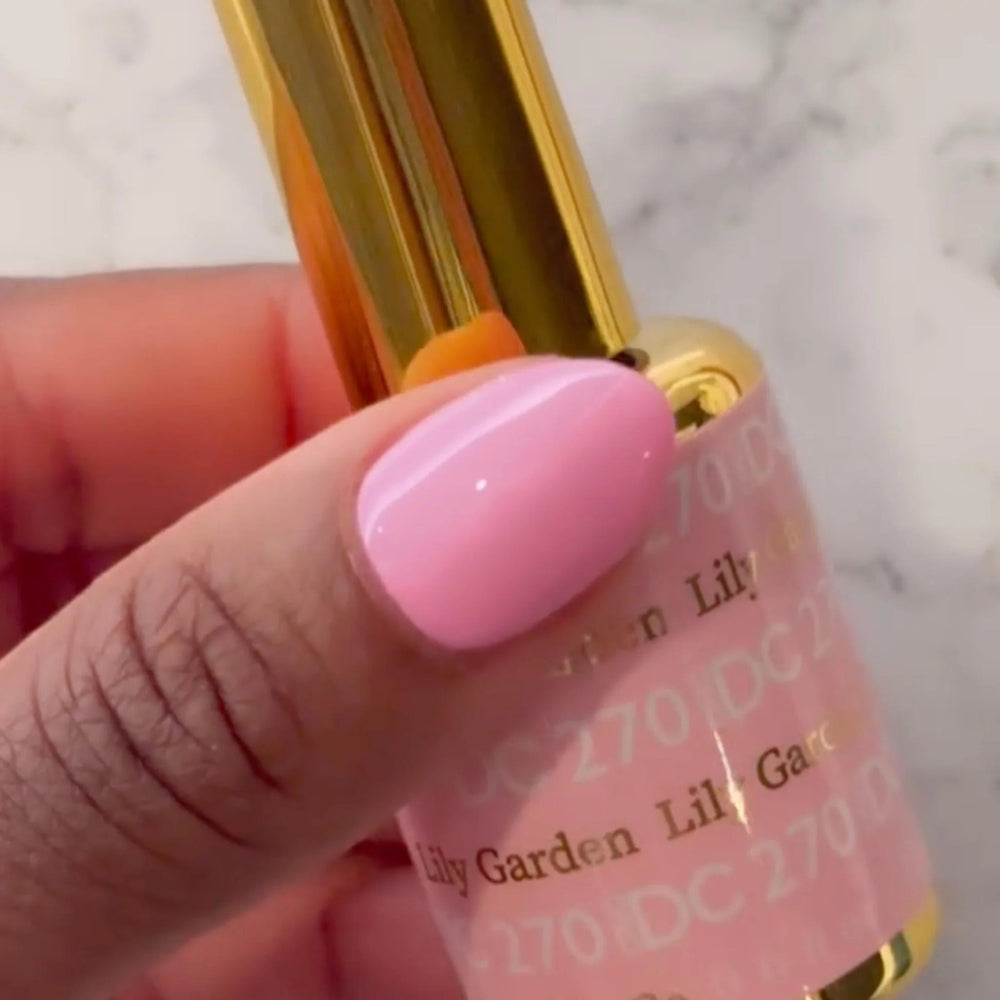 finger wearing DND DC Gel - 270 Lily Garden