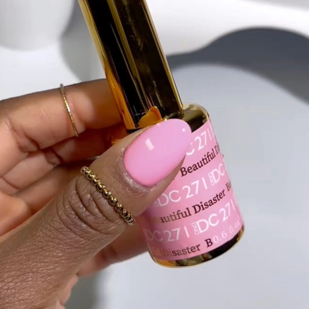 finger wearing DND DC Gel - 271 Beautiful Disaster