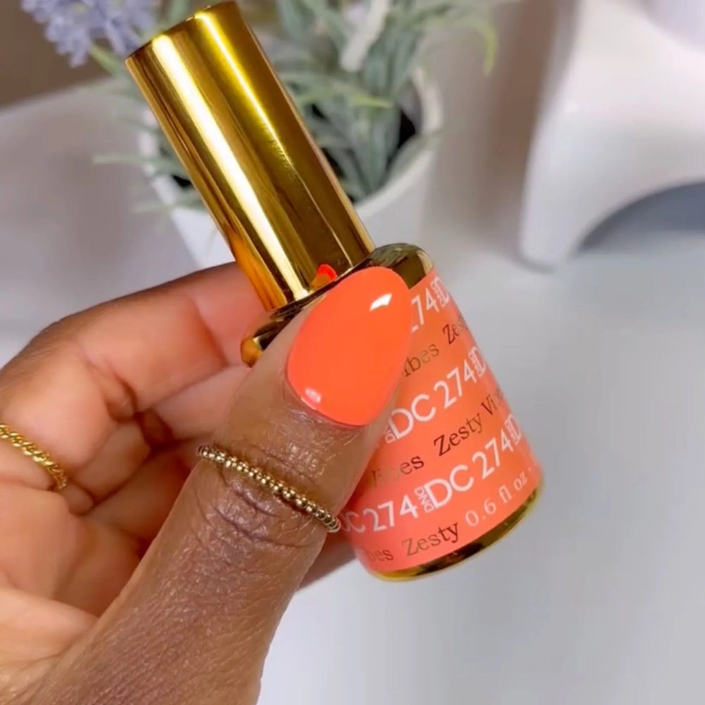 finger wearing DND DC Gel - 274 Zesty Vibes