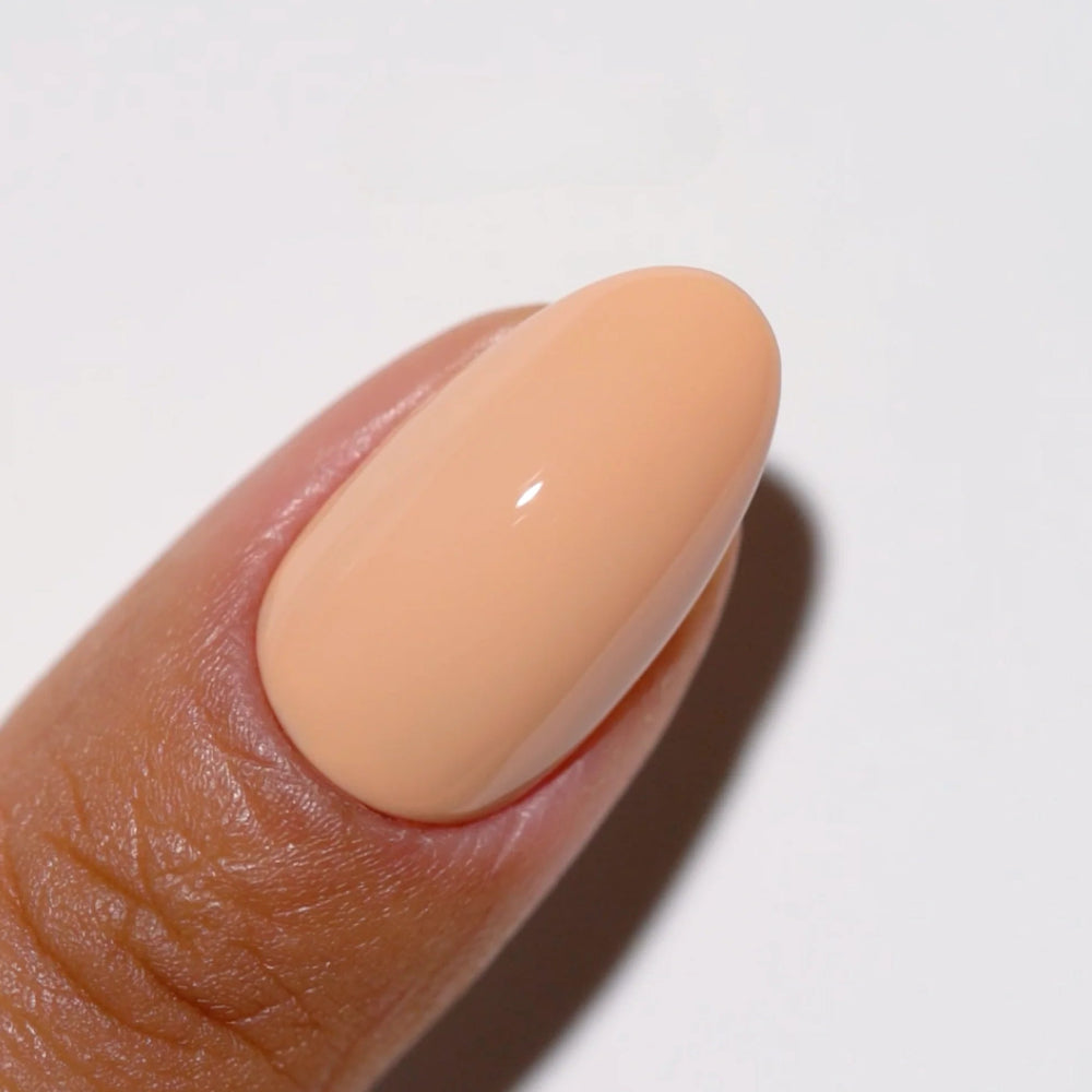 finger wearing DND DC Gel - 292 Hopscotch