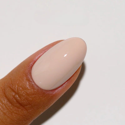 finger wearing DND Gel Polish - 992 Ceramic Jazz