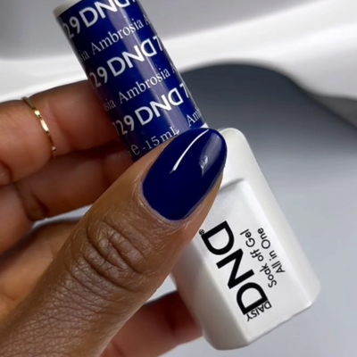 finger wearing DND Gel Polish 729 Ambrosia