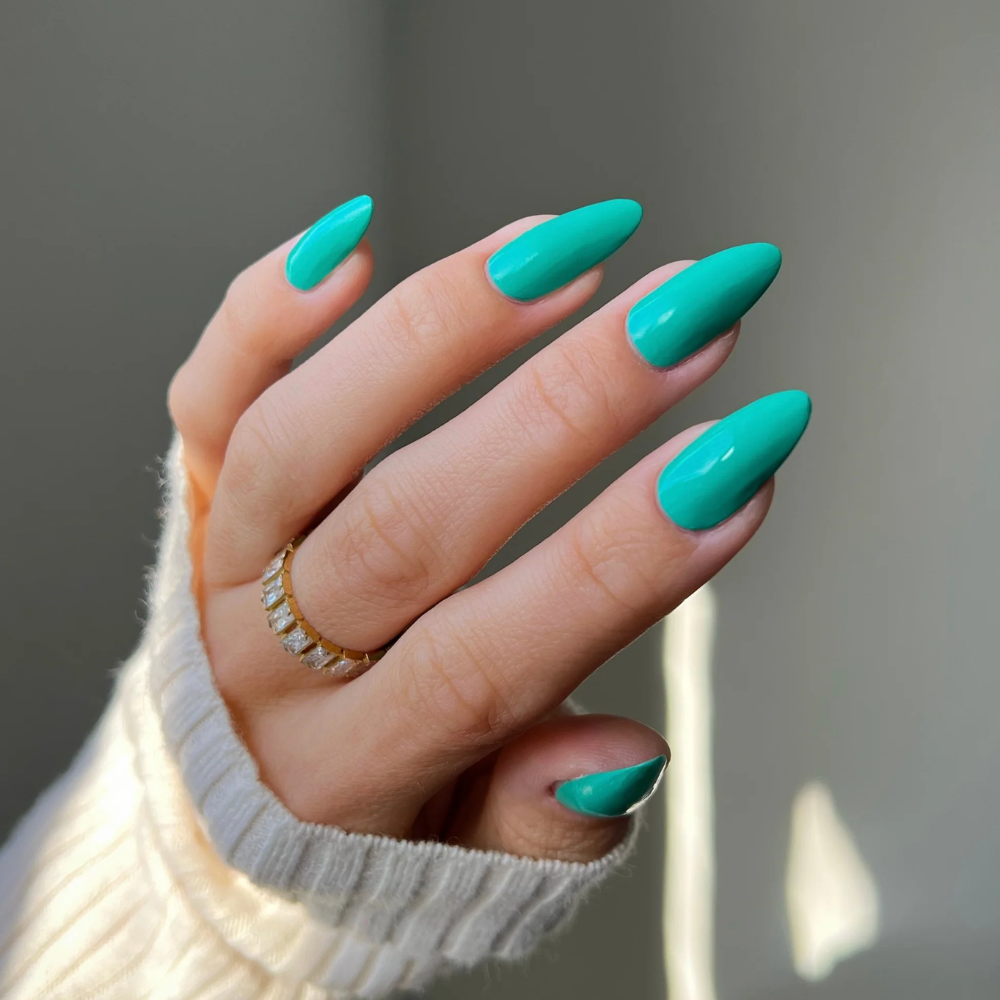 hands swatch for DND Gel Polish - 533 Greenwich, CT