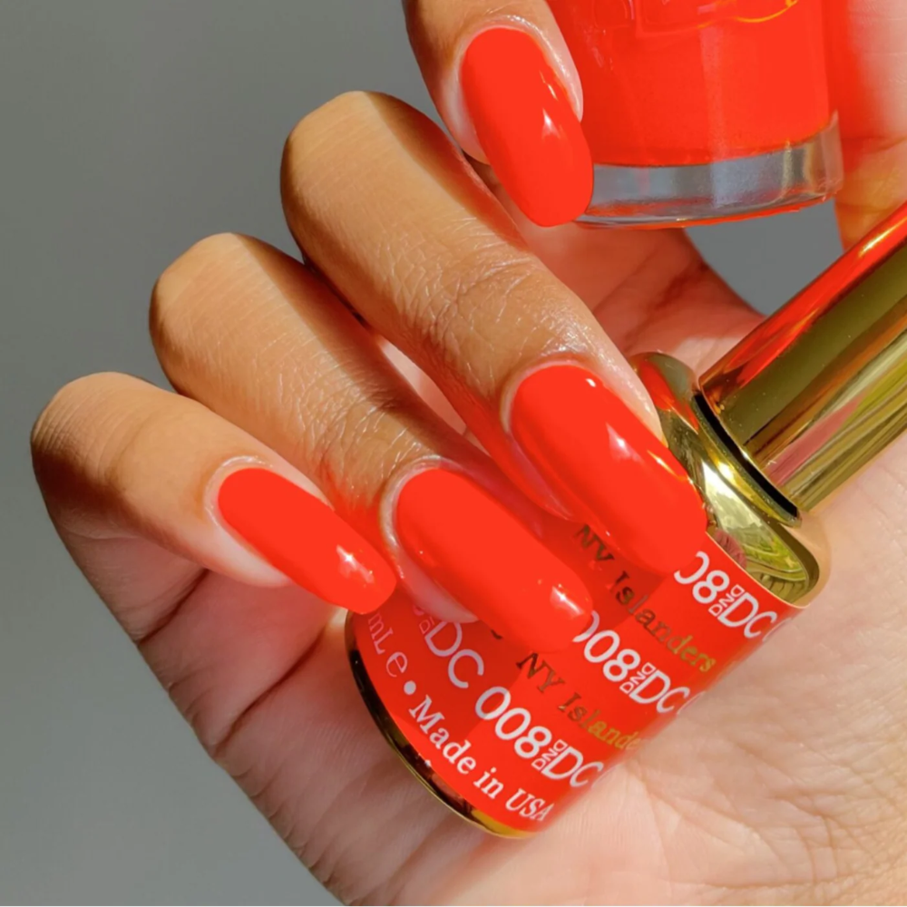 hands wearing DND DC Gel - 008 NY Islanders