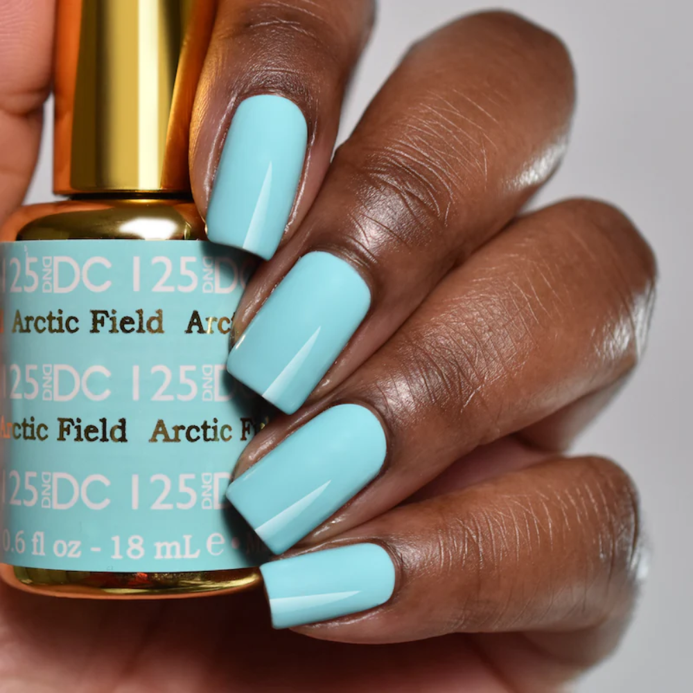 hands wearing DND DC Gel - 125 Arctic Field
