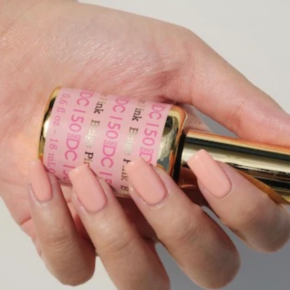hands wearing DND DC Gel - 150 Beige Pink