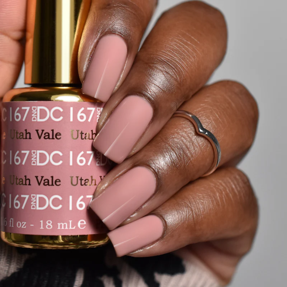 hands wearing DND DC Gel - 167 Utah Vale