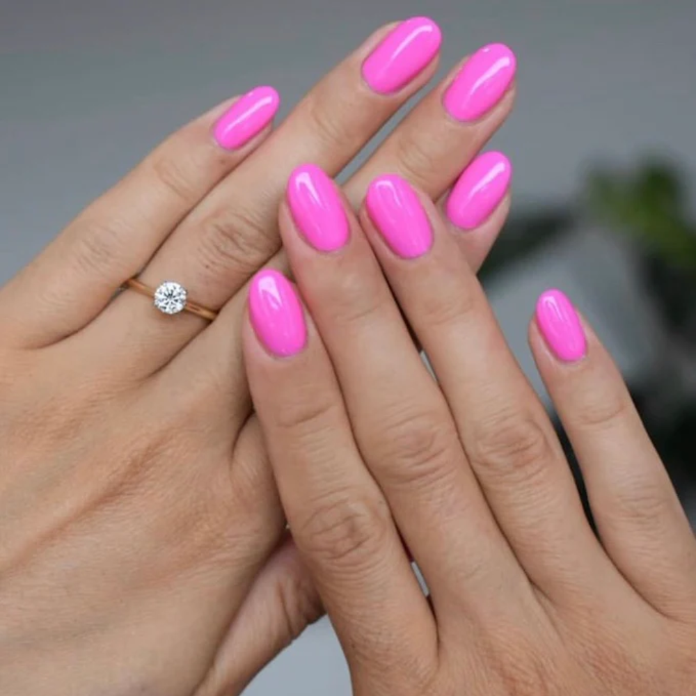hands wearing DND DC Gel - 286 Painted Daisy