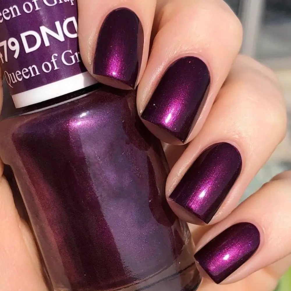 gel bottle of DND Gel Polish - 479 Queen of Grape