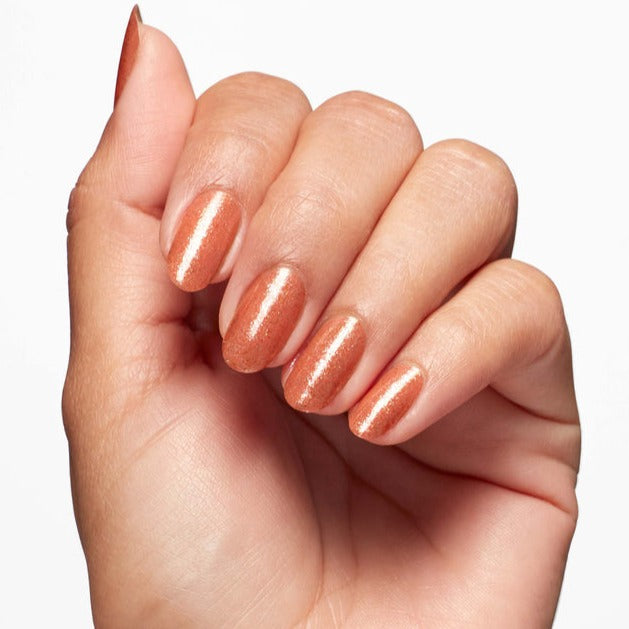 Hands wearing Q23 It&