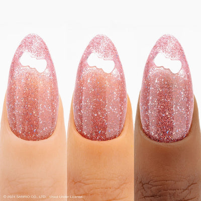 hands wearing Friends - Flash Glitter Gel Couleur by Apres x Hello Kitty