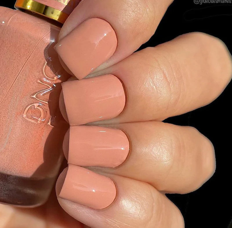 hand wearing DND DC gel polish 309 Kamikaze