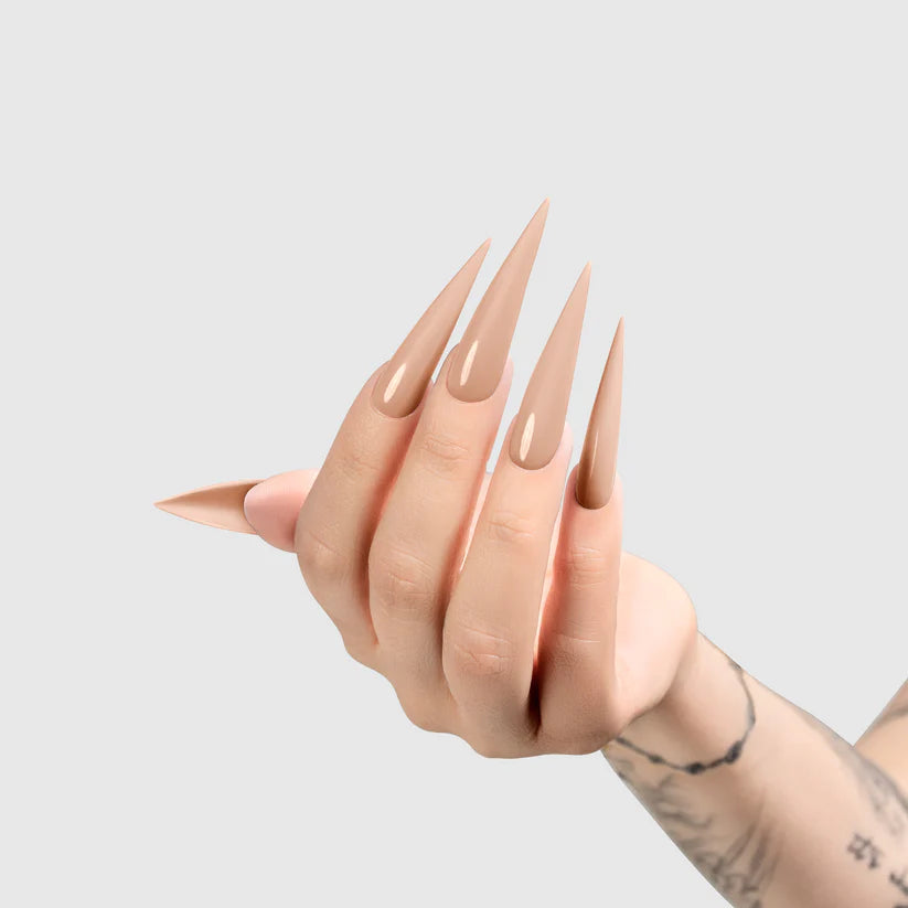 Chaun Legend Gel - LG5128 Peek A Beige hand