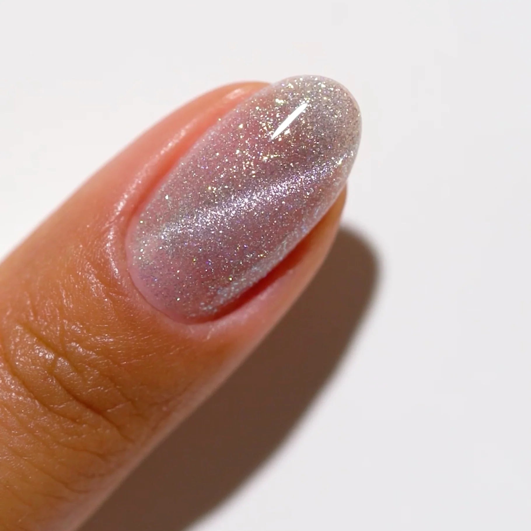 finger wearing DND DC Cat Eye Gem Twist