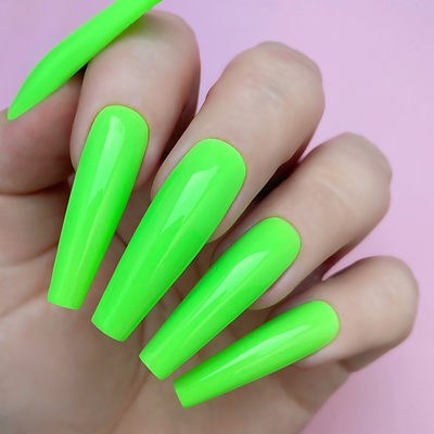 Swatch of D5076 Go Green All-in-One Powder by Kiara Sky