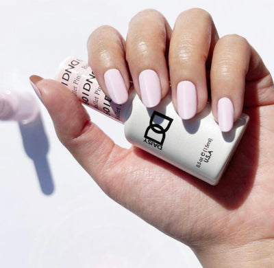hand wearing dnd gel polish 601 ballet pink